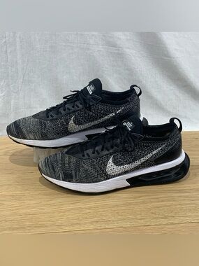 Nike Air Max Flyknit Racer Men’s Size 9 Black White Knit Athletic Shoes